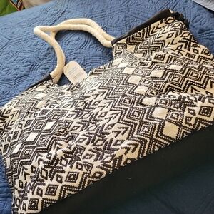 Chic Black and Off White Geo Patterned Tote Bag NEW!
